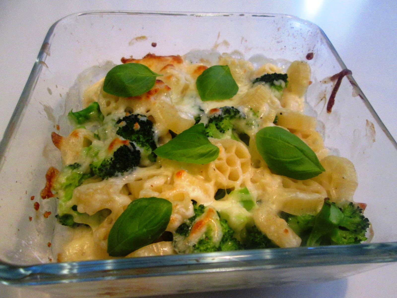 En verden af smag! Bagt Pasta med Bechamelsauce og Broccoli og nyt