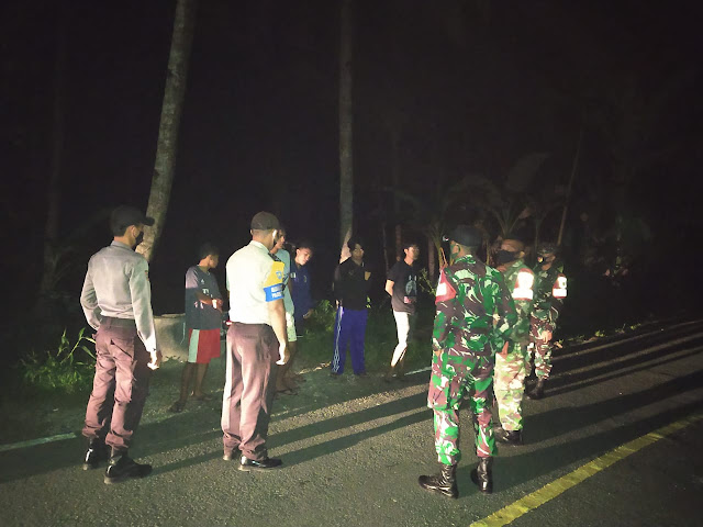 SINERGITAS TNI-POLRI ESSANG MELAKSANAKAN PATROLI GABUNGAN BAGI WARGA MASYARAKAT YANG TIDAK MENGGUNAKAN MASKER
