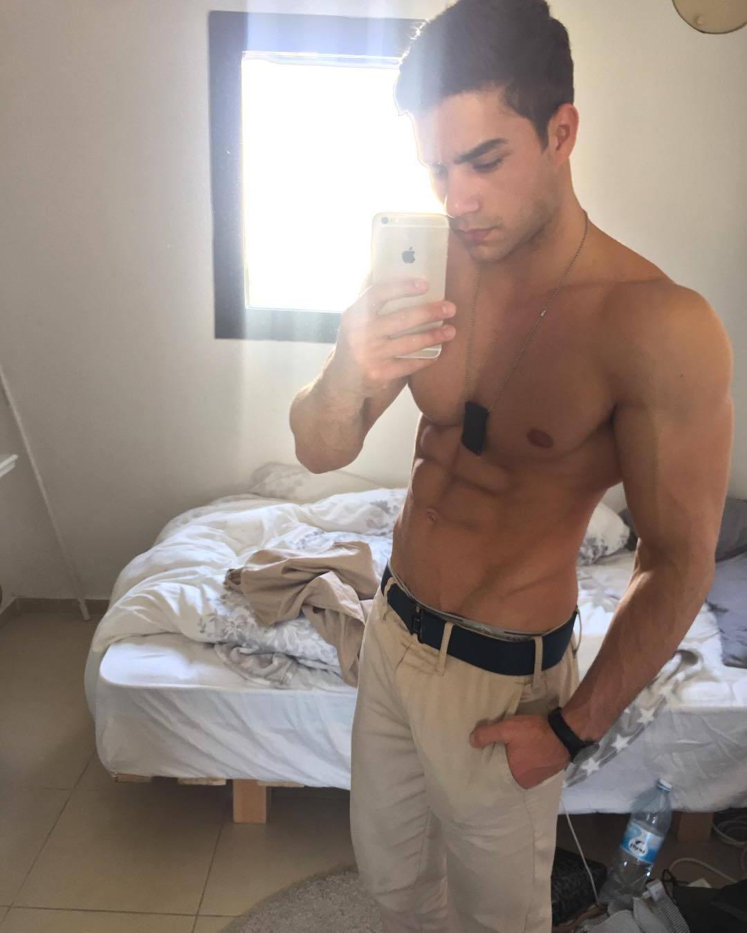 handsome-shirtless-fit-guy-abs-ariel-ben-attar-sexy-bedroom-selfie