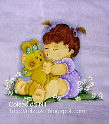 "fralda lilas pintada para menina com bebe e coelho"