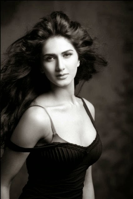 Unseen Hot Spicy Vaani Kapoor Picture And Images
