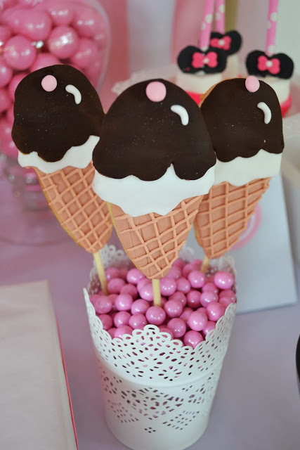 Minnie Mouse Ice Cream cone cookies