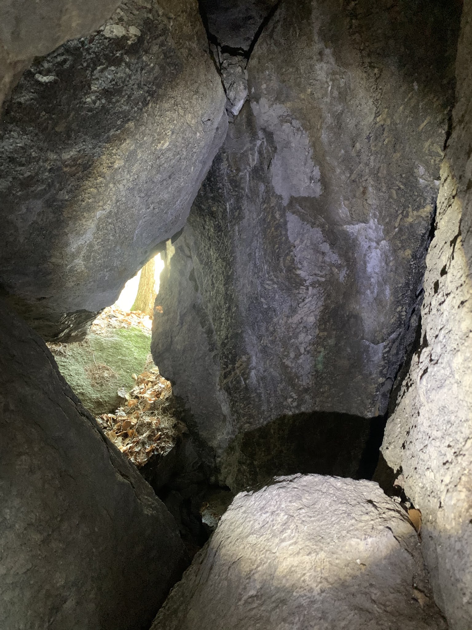Rondinones' Adventures: Devil's Den Cave - Ashland, NH