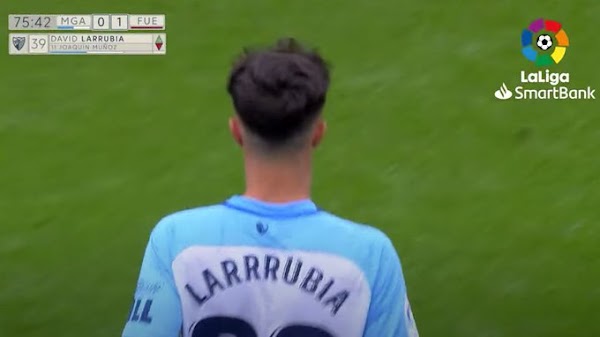 Málaga, David Larrubia salta al campo con una camiseta con tres "R"