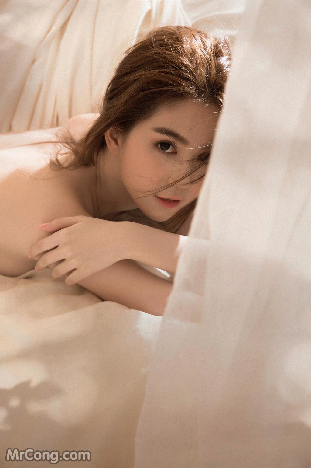 Ngoc Trinh launched a set of hot nude photos on March 8 (12 photos) photo 1-10