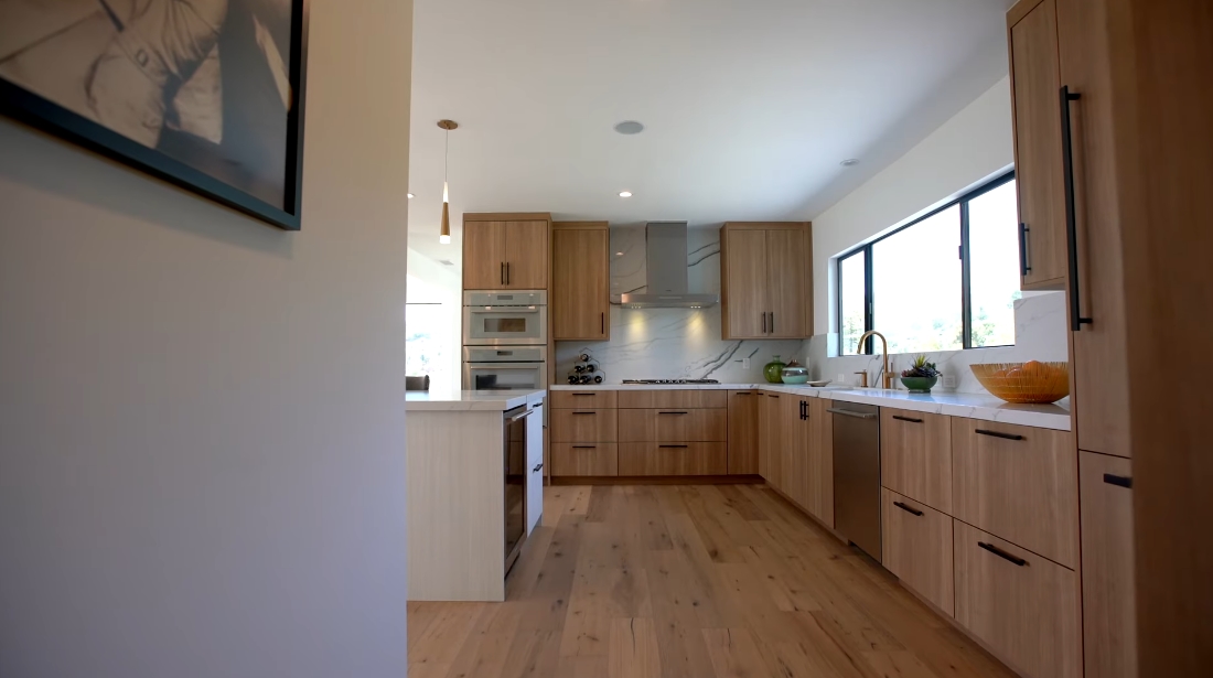 32 Interior Design Photos vs. 2381 E Allview Terrace, Los Angeles Luxury Home Transformation Tour