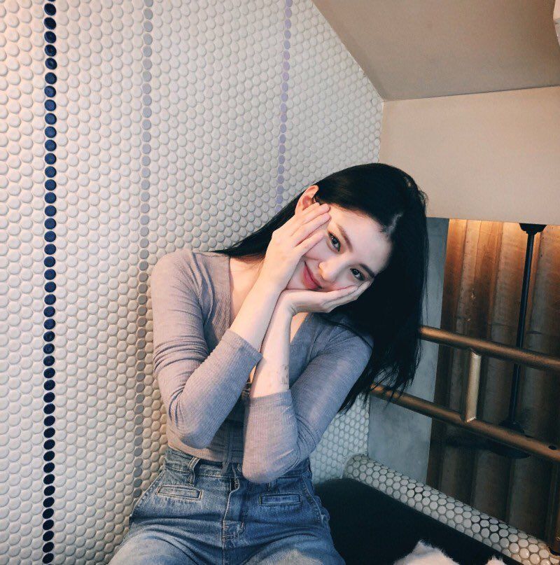 Semakin Populer, Foto-foto dari Han Sohee yang Pancarkan Aura “Girlfriend Material” Jadi Sorotan 11 KymTP