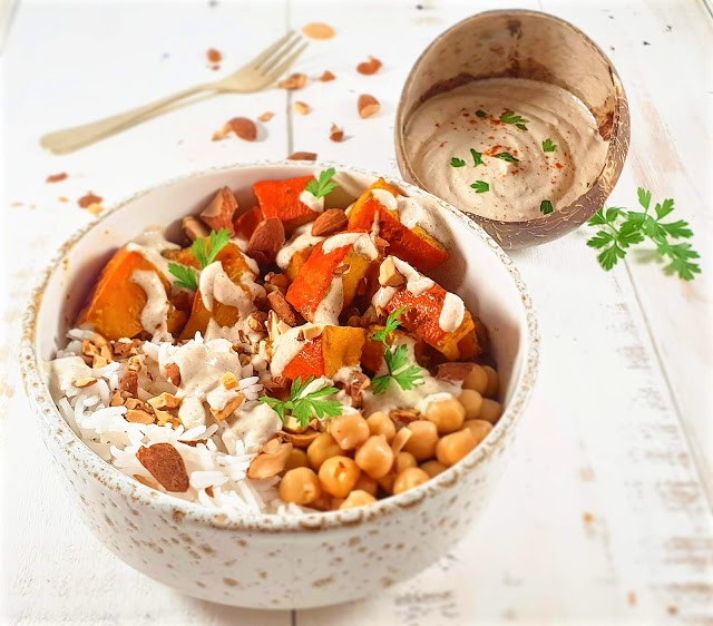 POTIMARRON ROTI et sa sauce TAHIN/GINGEMBRE POTIMARRON ROTI et sa sauce TAHIN/GINGEMBRE