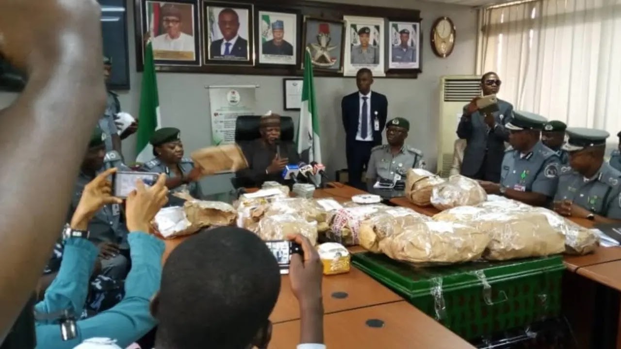 nigerian-customs-intercepted-8-65m-cash-while-being-loaded-into-an-aircraft-at-lagos-airport