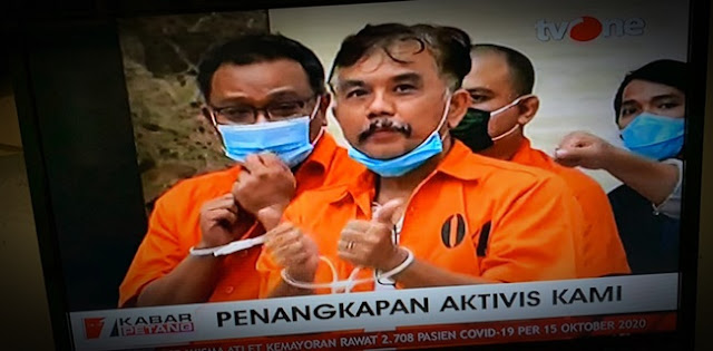 Jempol Syahganda Di Balik Borgol Plastik Jempol Syahganda Di Balik Borgol Plastik