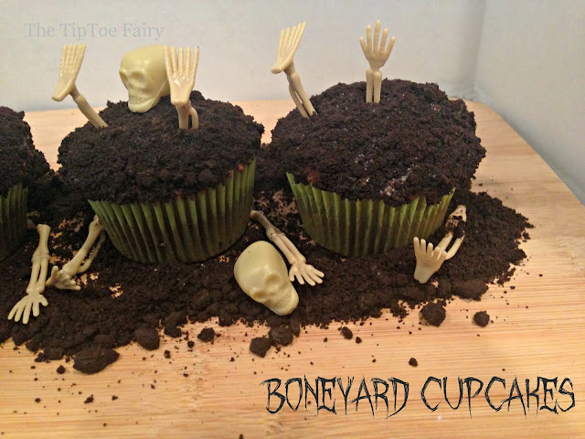 Boneyard Cupcakes - perfect for Halloween parties! | The TipToe Fairy