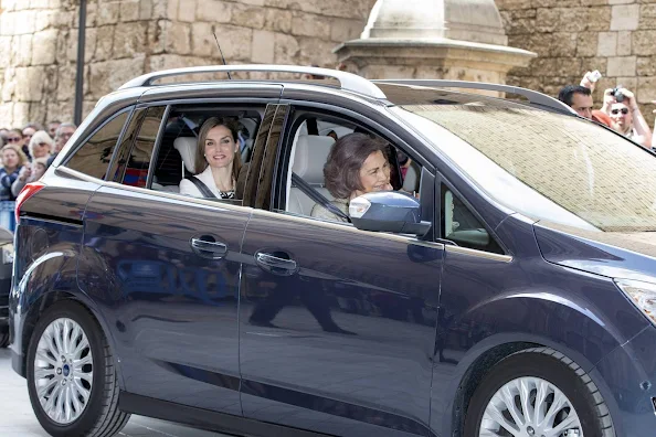 King Felipe, Queen Letitia, Princess Leonor, Princess Sofia and Queen Sofia of Spain attend the easter mass at the cathedral in Palma de Mallorca