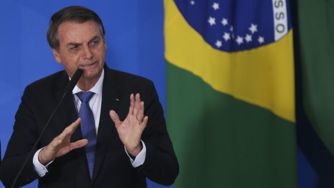 Juiz federal deu um prazo de 72 horas para que o presidente Jair Bolsonaro, a Petrobras e a União expliquem as mudanças no comando da empresa.| Foto: Antonio Cruz/ Agência Brasil; Antonio Cruz/Agência Brasil  Leia mais em: https://www.gazetadopovo.com.br/republica/breves/juiz-mudancas-bolsonaro-petrobras/  Copyright © 2021, Gazeta do Povo. Todos os direitos reservados.