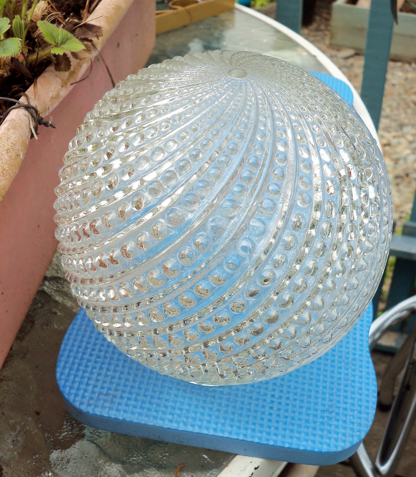 Make The Best of Things DIY Garden Art SUPER EASY Glass Garden Balls