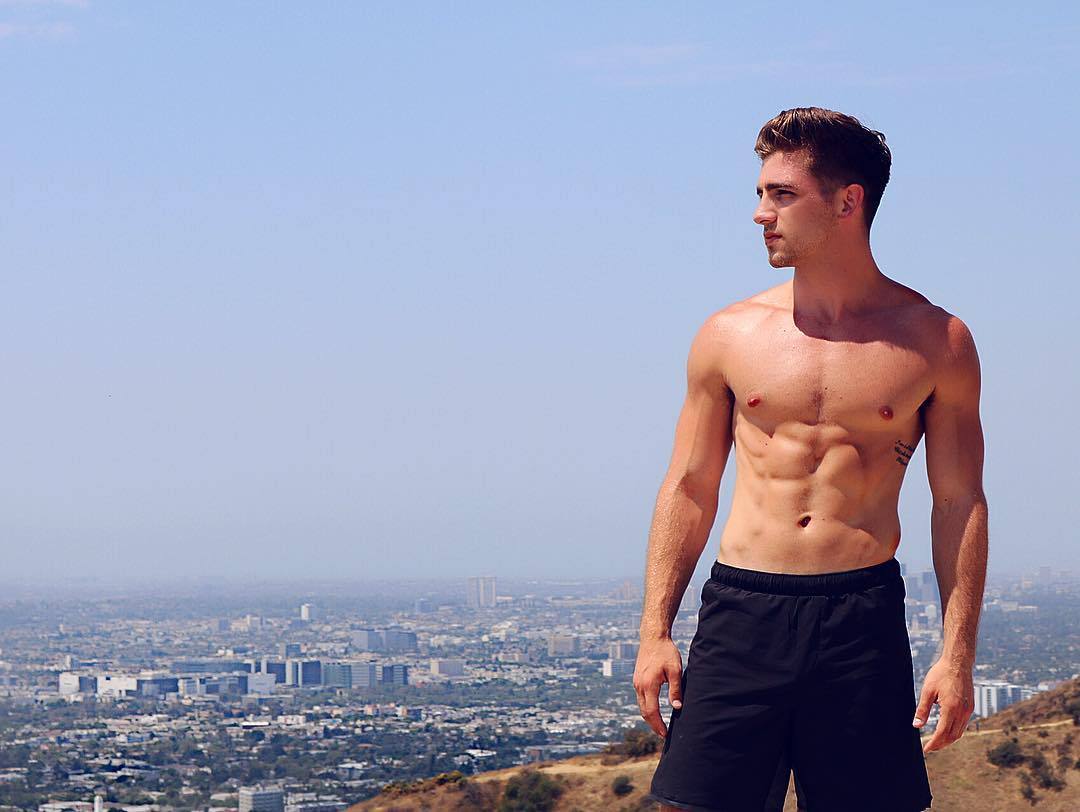 sexy-italian-guys-antonio-bruno-shirtless-fit-body-city-view