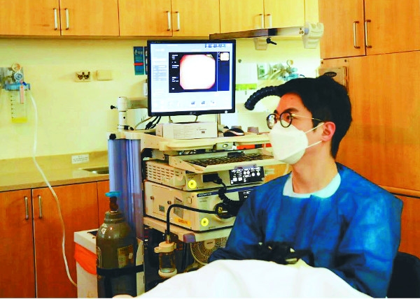 Ewha Womans University Mokdong Hospital Gastroenterology Professor Ji-Taek Hong is performing endoscopic submucosal dissection ESD of a patient diagnosed with gastric cancer Early gastric and colorectal cancer endoscopic surgery treatment removes off all the cancer cells
