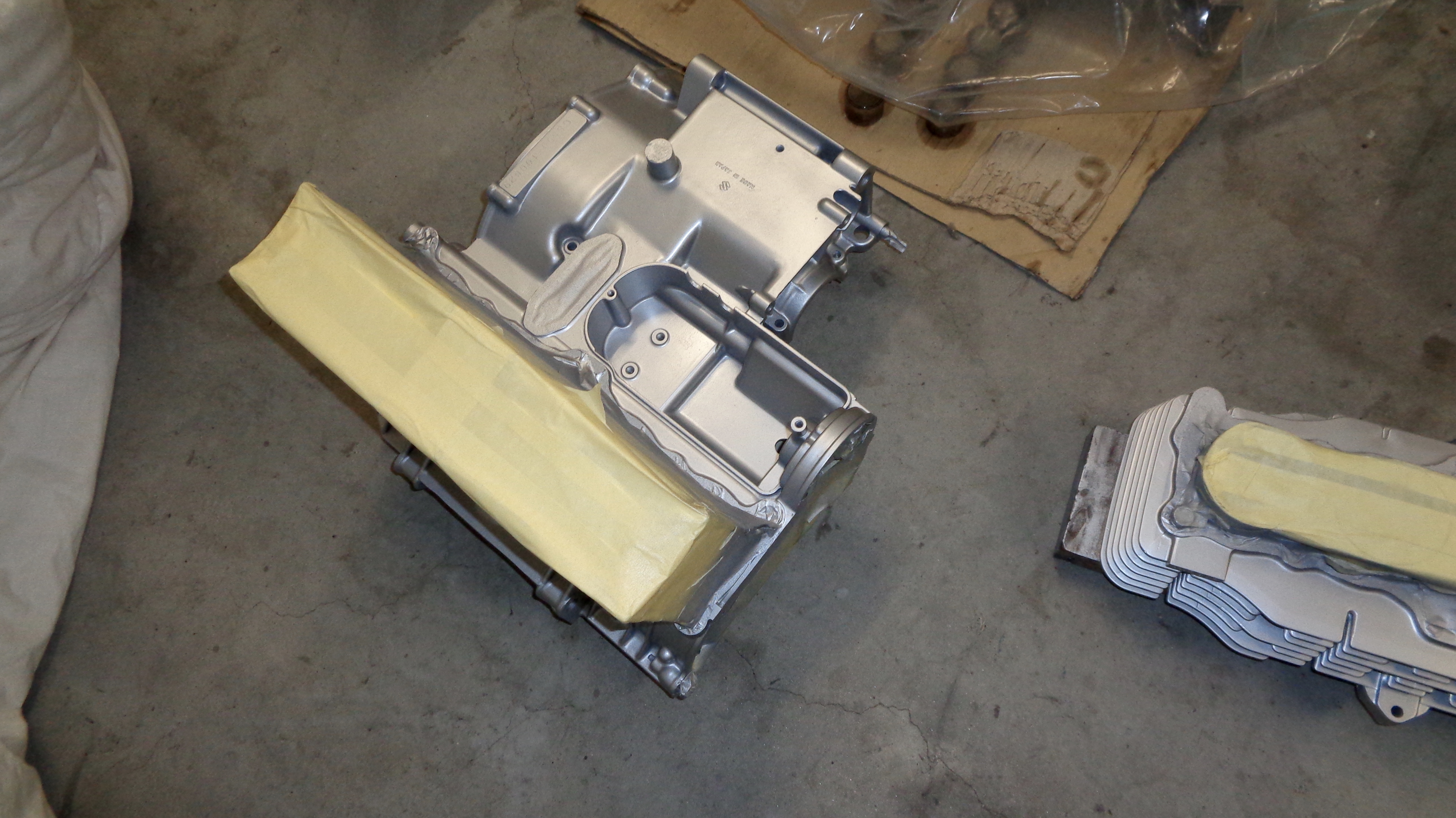 BikeTech7 GS673 Conversion — Cleaning The Crankcases and Painting Engine.