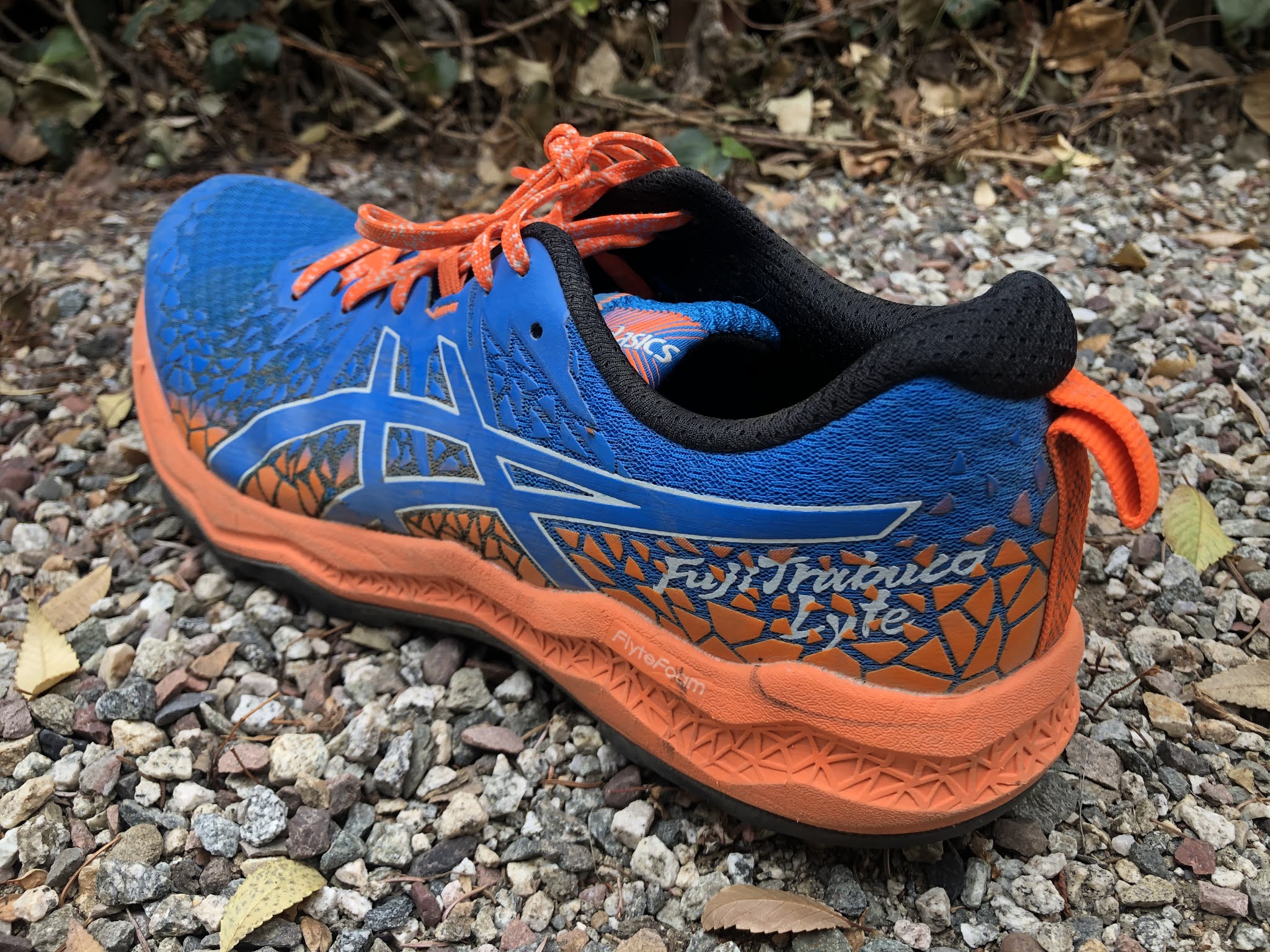 asics fujitrabuco lyte weight