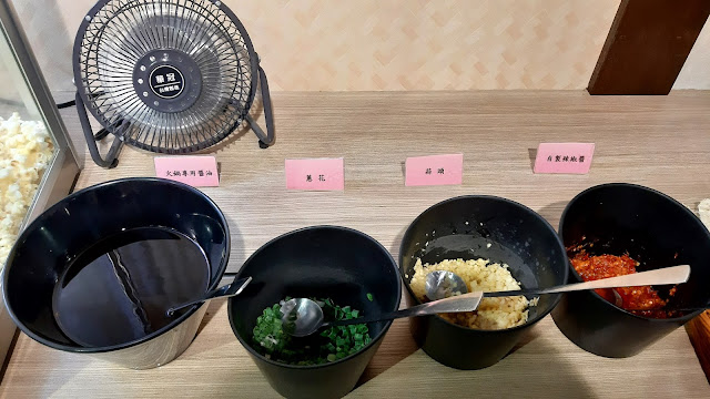 中永和火鍋 宵夜 團體聚餐推薦 李白湯鴛鴦鍋 原味純粹豚骨湯 老四川麻辣 【新北市永和區/捷運頂溪/火鍋】