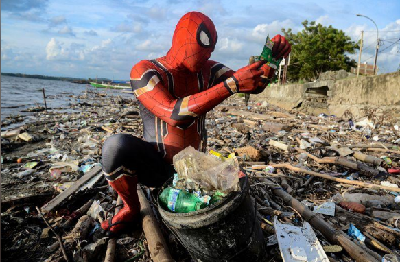Rudi Hartono Spiderman Pemungut Sampah Dari Pare Pare Yang Mendunia Unik Seru Lucu
