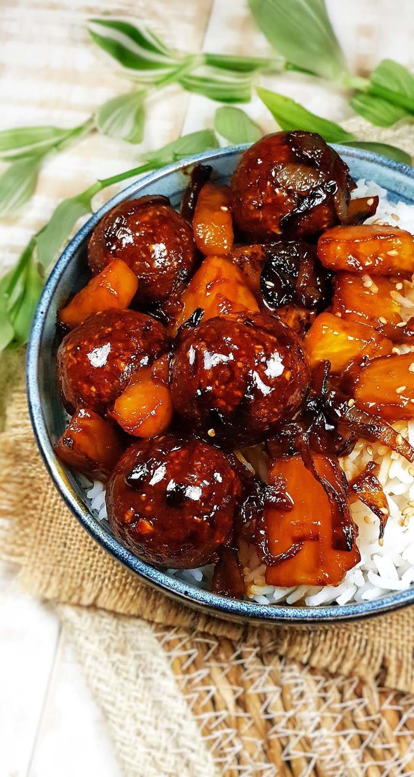 BOULETTES VEGAN SAUCE ANANAS CARAMELISE