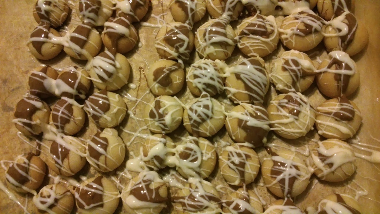 Dorfgeheimnisse: Marzipan-Nougat-Kugeln Dorfgeheimnisse: Marzipan-Nougat-Kugeln