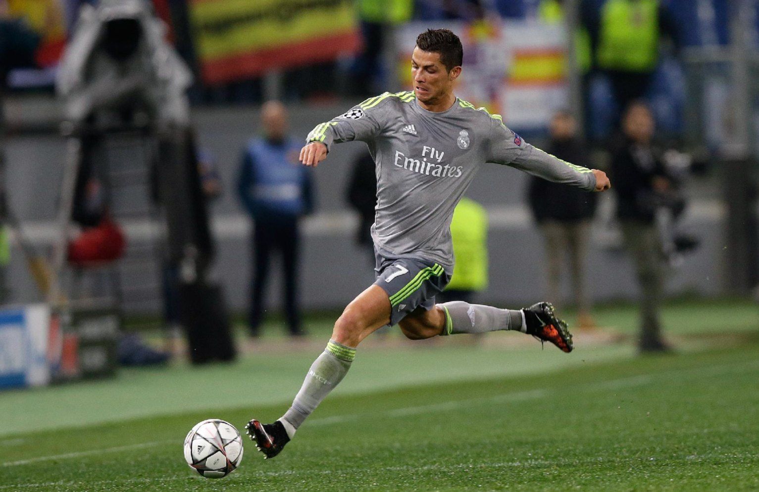 Cristiano Ronaldo Grey Jersey 2015-16 - HD Football Wallpapers