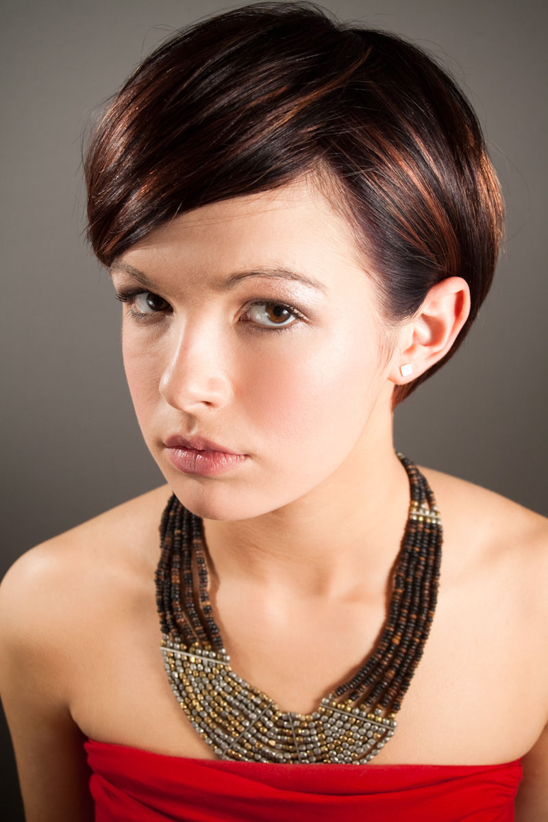 round face short hairstyle