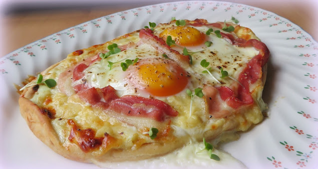 Croque Madame Pizzas