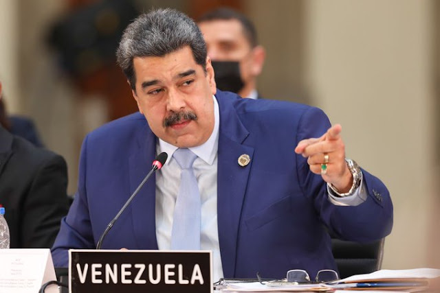HUMILDEMENTE | Maduro exhibió su anillo de esmeraldas y su Rolex durante la cumbre de la miseria