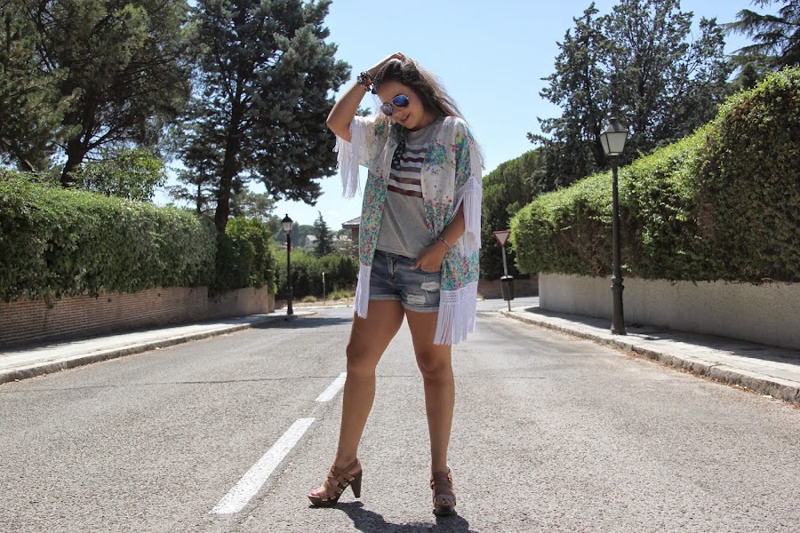 DIY Kimono con flecos (no hace falta patrones). Blog de costura y blog diy.