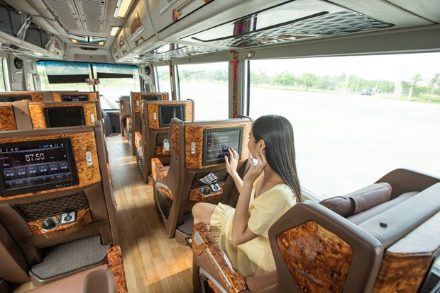 GrabBus chính thức được triển khai thử nghiệm ở Sài Gòn, bắt đầu cạnh tranh trực tiếp với xe buýt truyền thống