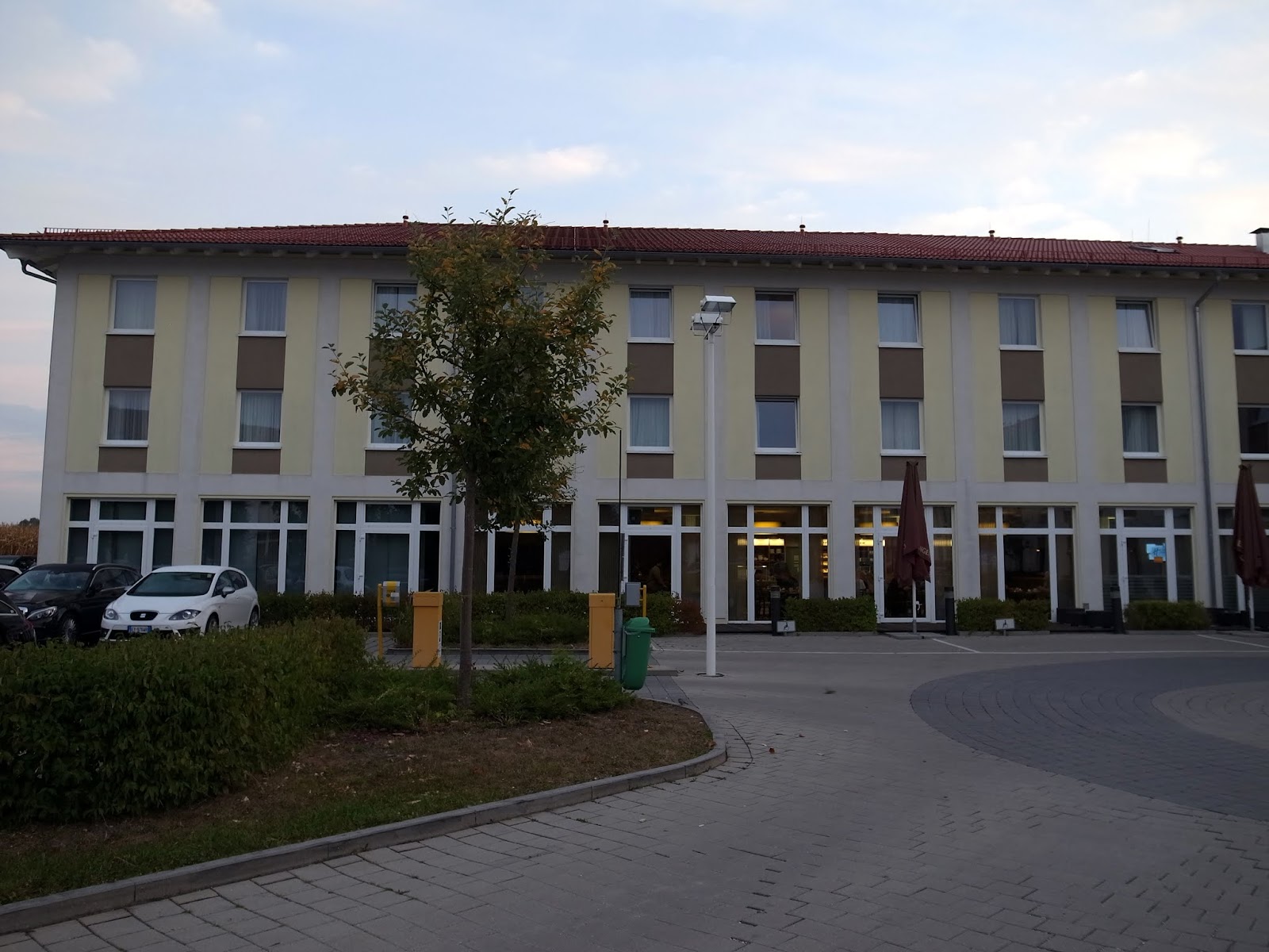 Holiday Inn Express München Airport Parken madamaamii.blogspot.com