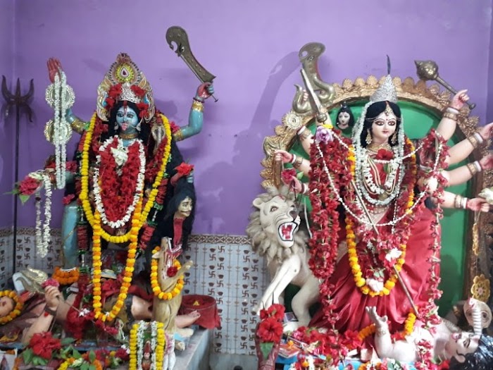 আউশগ্রামে মাজি পরিবারে কালী ও দুর্গা একইসঙ্গে পূজিতা হন