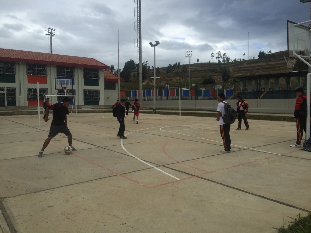La Hermosa Ciudad de Lámud Alumnos del colegio Blas Valera estudian