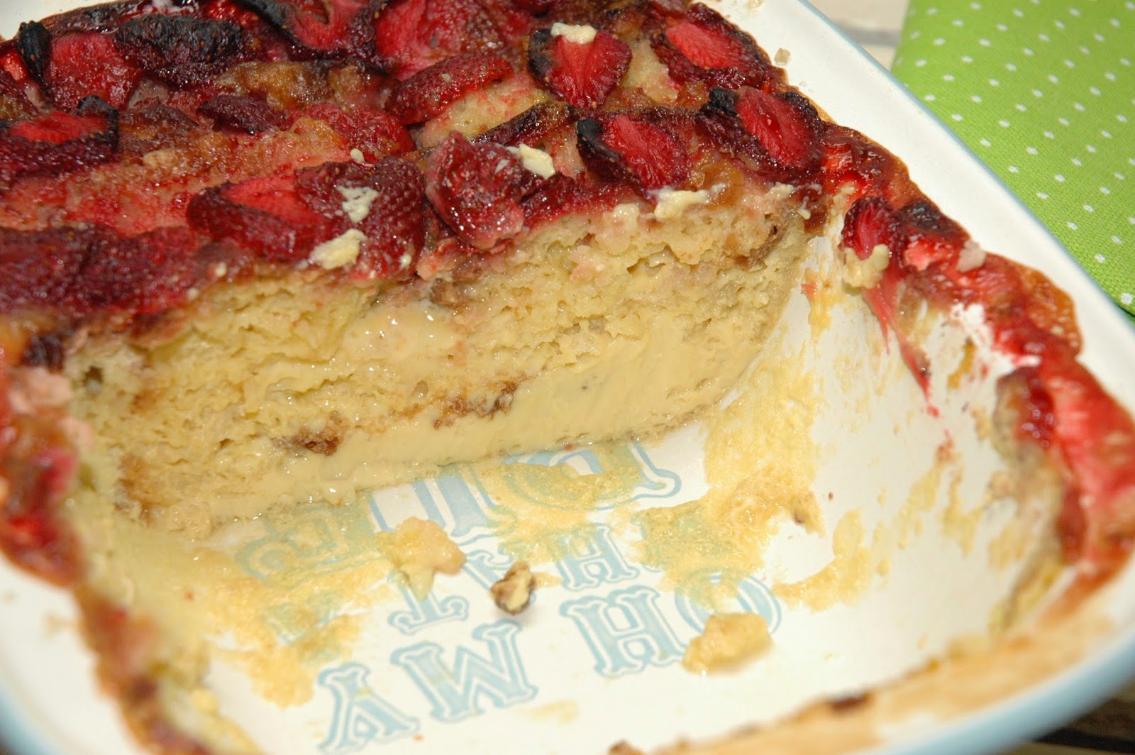 Olive, Thyme & PUDDING Z CHLEBA I TRUSKAWEK W SOSIE CUSTARD Z BAILEYS