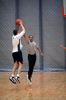 obama shooting hoops