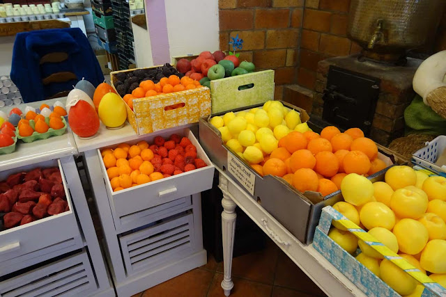 La Source de Parfumee in Gourdon, Seife in Form von Obst, Zitronen, Orangen, Manderinen