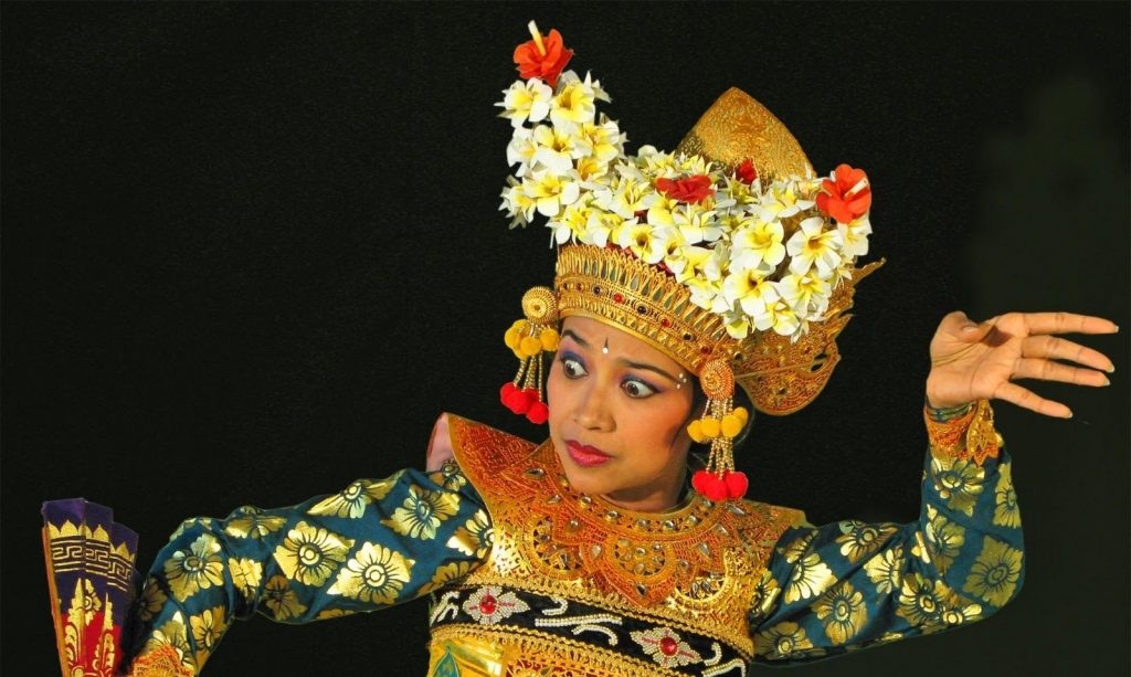 Pengertian Tari Tunggal Beserta Ciri Ciri dan 20+ Contoh Tari Tunggal