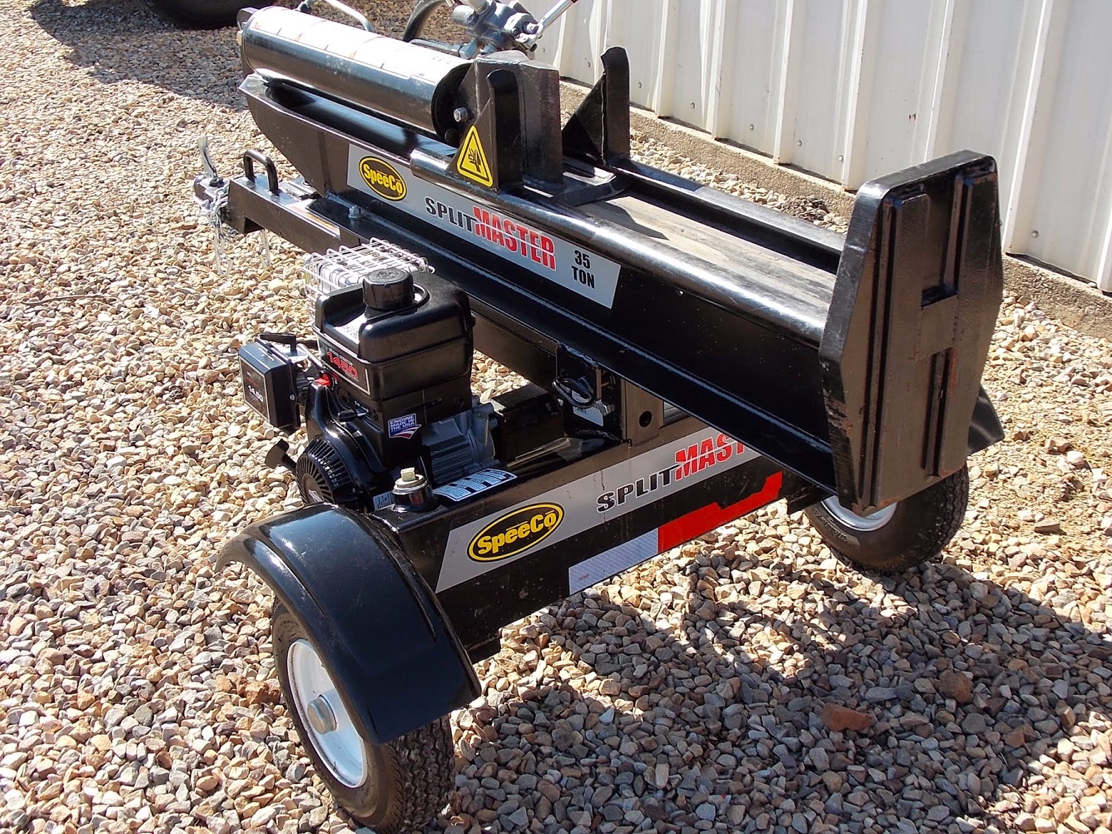 Parking Zone 82 2013 SPEECO 35 TON LOG SPLITTER 1650 OBO