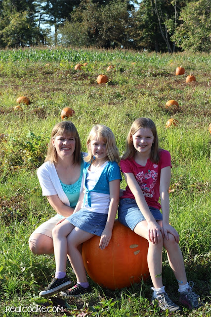 Family Fun idea of going to a pumpkin patch from realcoake.com