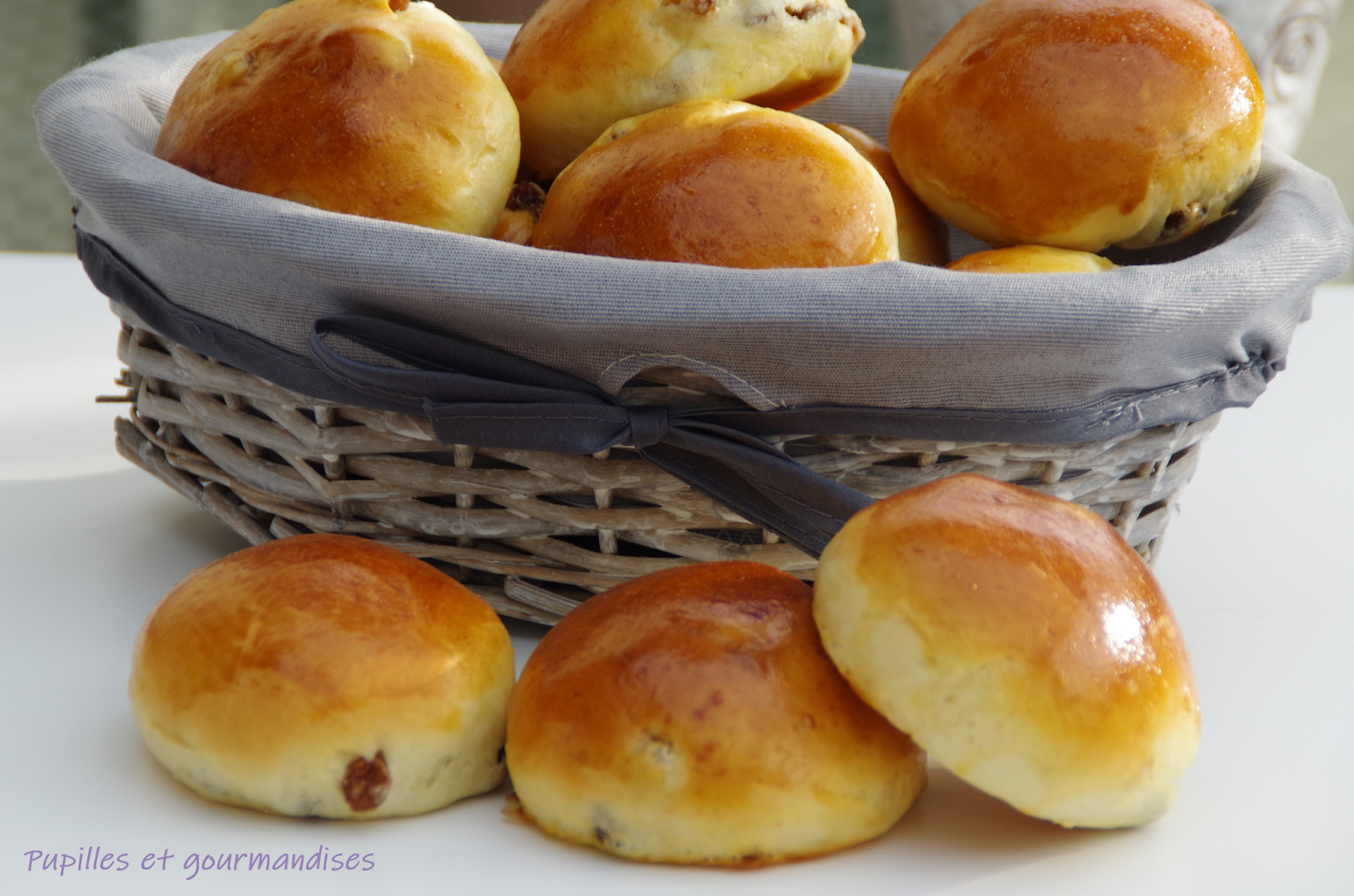 Petits Pains Au Lait Et Raisins