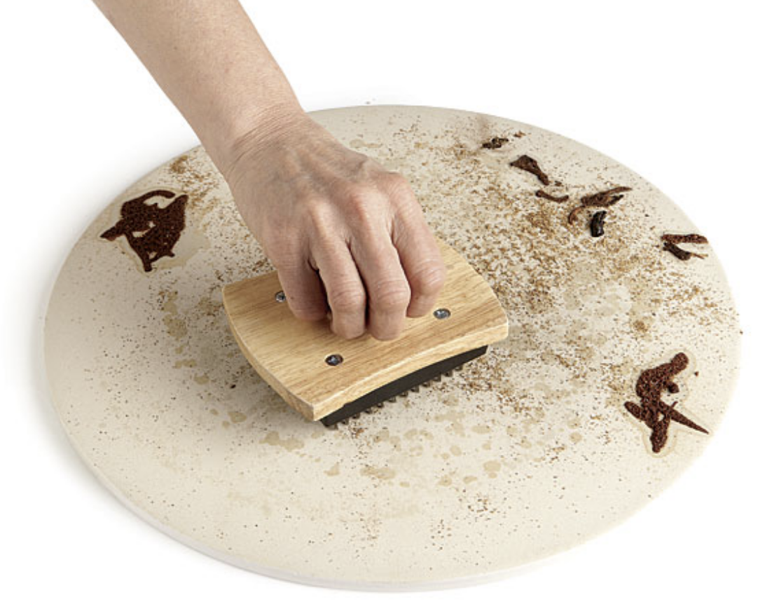 How to clean a pizza stone?