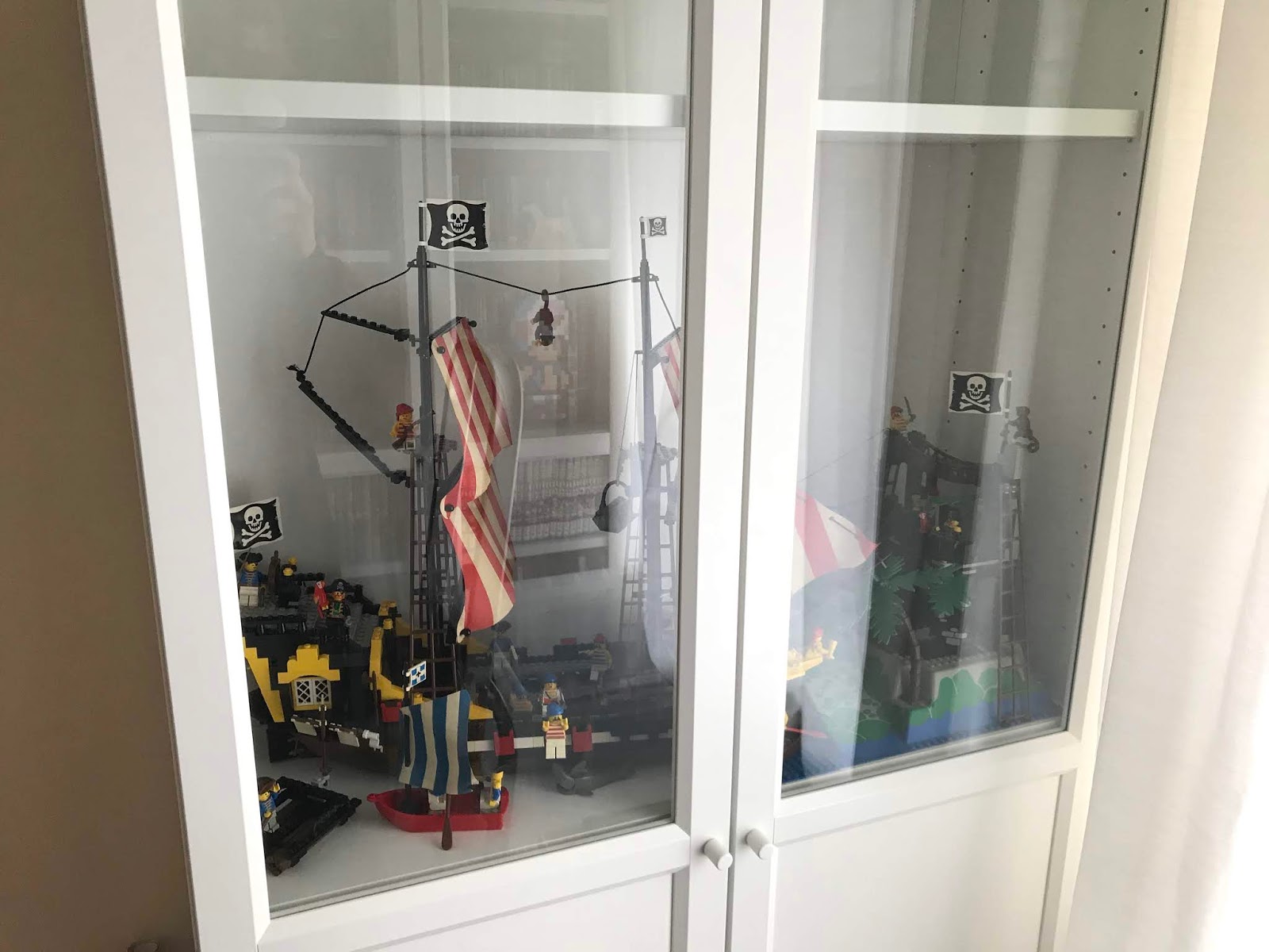 Kinsta presents... LEGO Storage Billy Bookcase/Oxberg Combo Display
