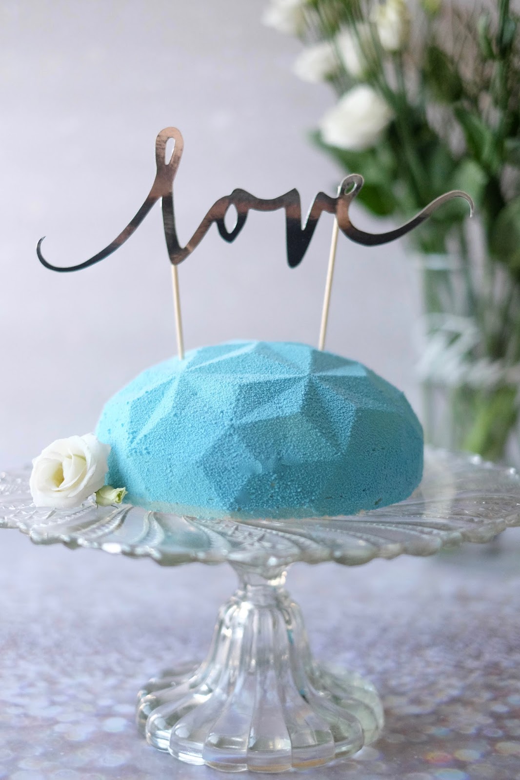 Weiße Schoko Mousse Torte mit Kirscheinlage und Schokoboden | Marion&amp;#39;s ...