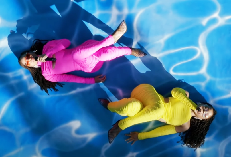 Chloe x Halle perform "Do It" in their backyard...again. And snatch me bald...again. | Random J Pop Chloe x Halle perform "Do It" in their backyard...again. And snatch me bald...again. | Random J Pop