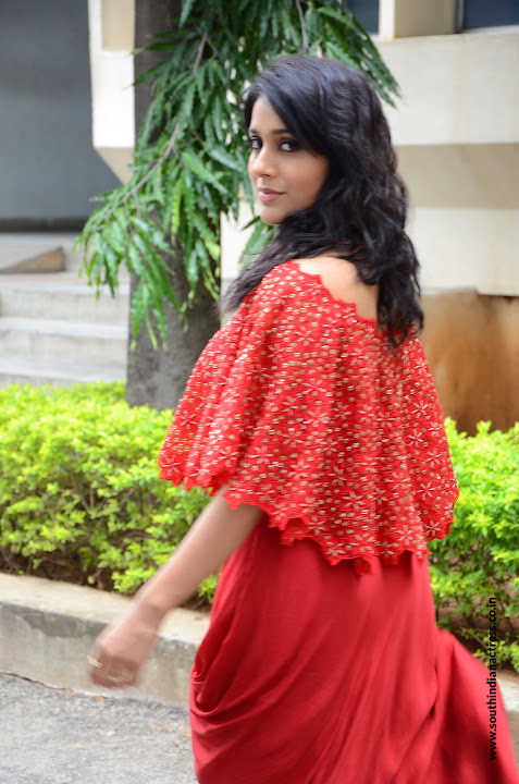 Rashmi Gautam at Next Nuvve Movie Trailer Launch