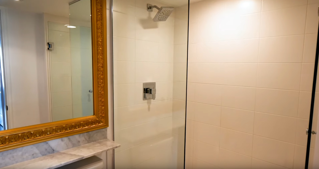 18 Photos vs. 85 E Liberty St #105, Toronto Condo Interior Design Tour