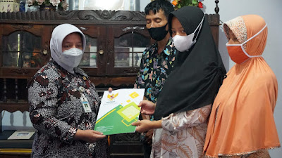 Wabup Purworejo Berikan Tali Asih Kepada 2 Keluarga Korban KRI Nanggala 402