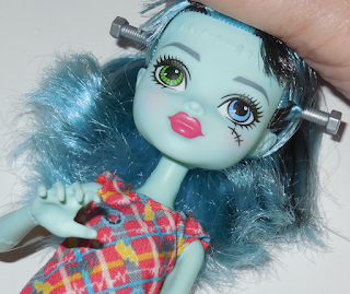 Veni Vidi Dolli: REVIEW: Monster High Alivia Stein